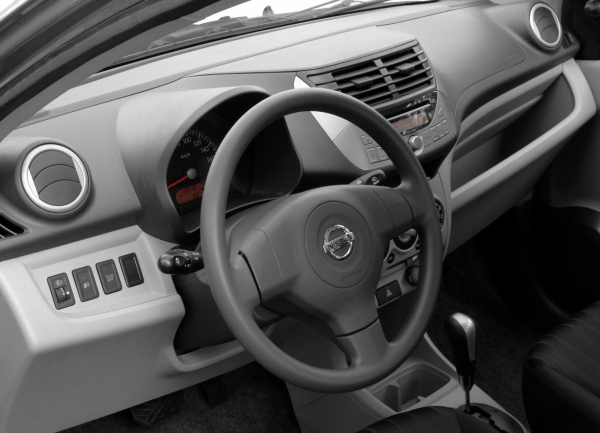 Nissan Pixo 1 поколение хетчбэк