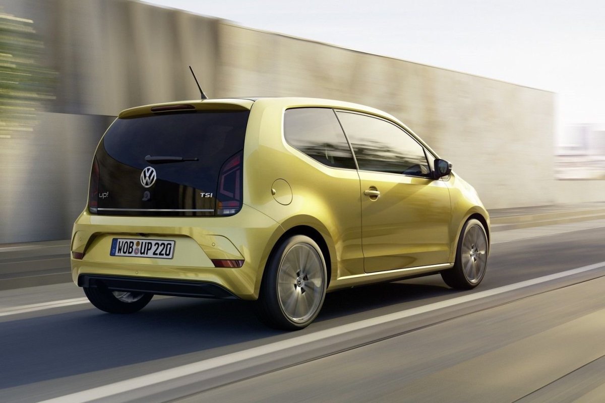 Volkswagen up GTI желтый