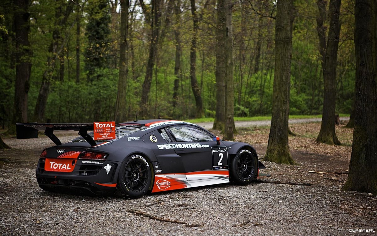 Audi r8 LMS чёрная