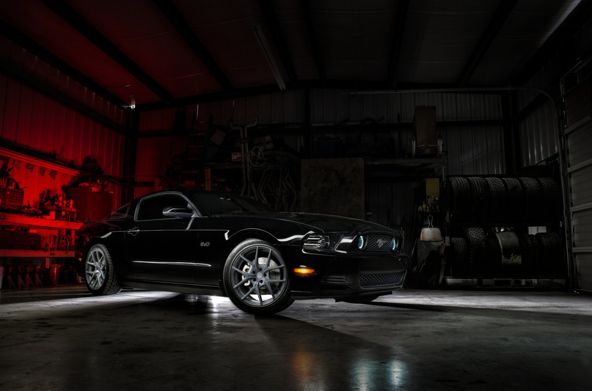 Ford Mustang gt 500 в гараже