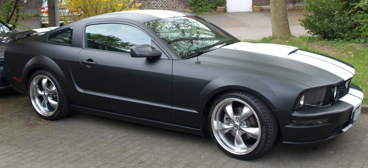 Ford Mustang 2005 черный матовый