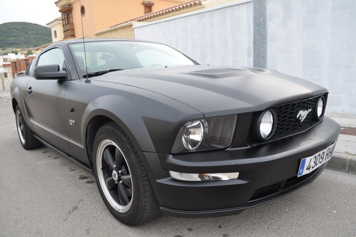 Ford Mustang 2005 черный матовый