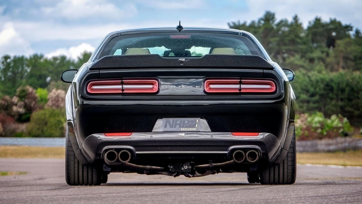 Dodge Challenger выхлоп