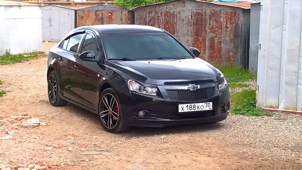 Chevrolet Cruze 2012 черный tyuning