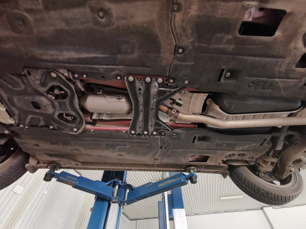Mazda 6 2013 днище