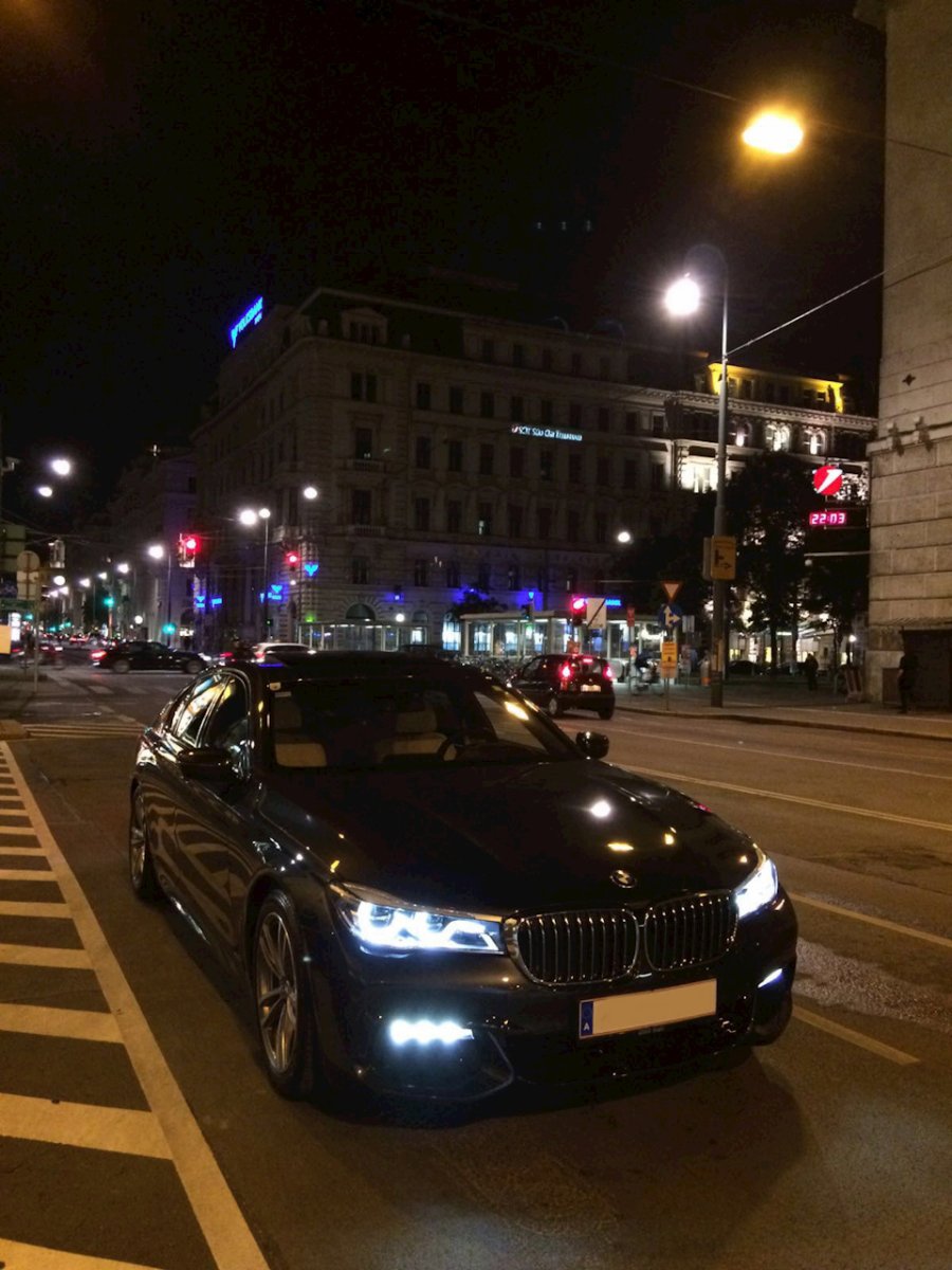 BMW 7 g11 ночью