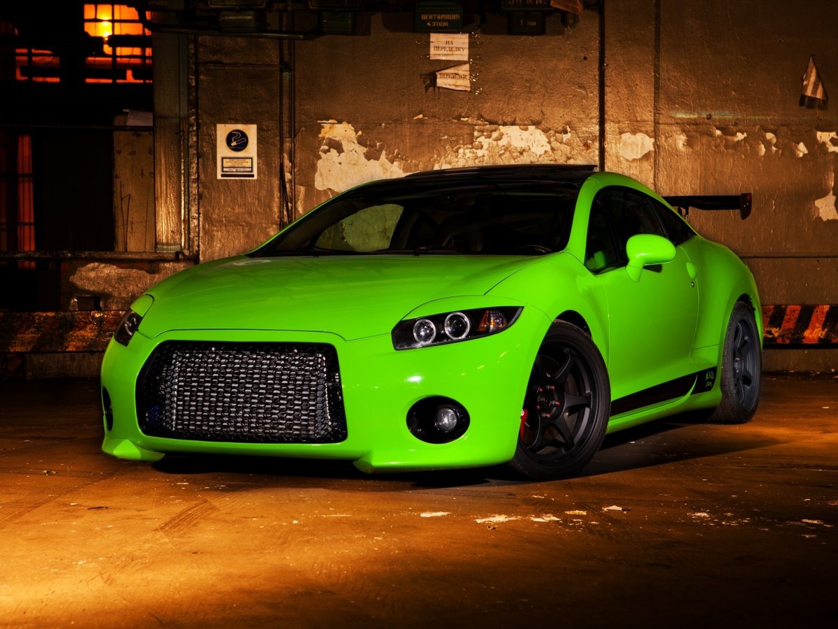 Mitsubishi Eclipse темно зелёный