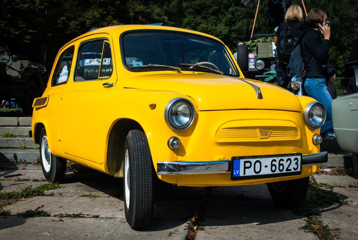 ЗАЗ 965 желтый