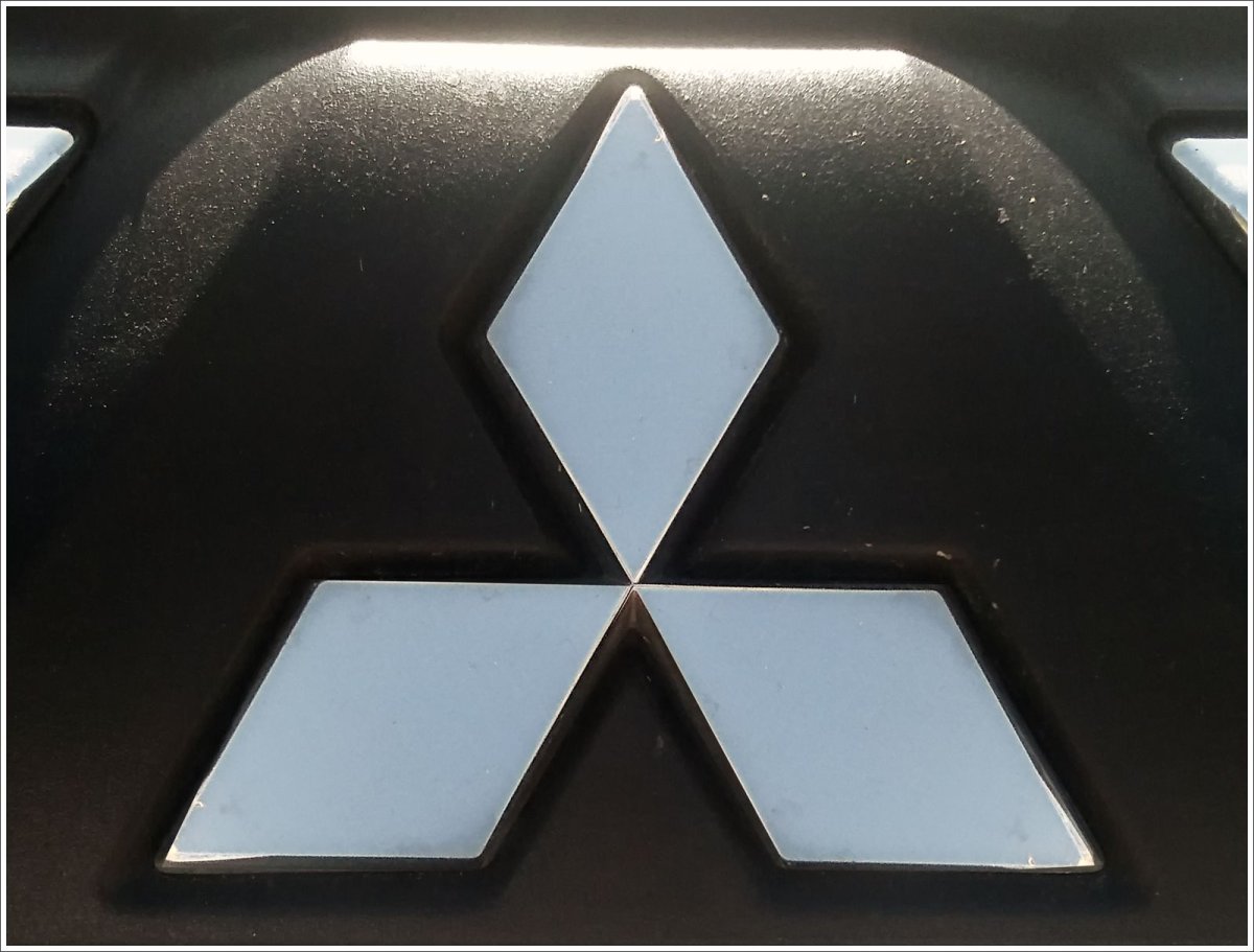 Машина с треугольным значком