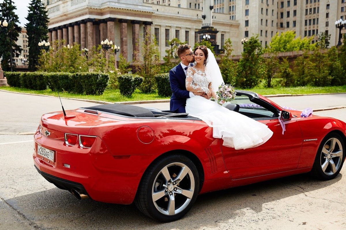 Фото свадьба кабриолет красный