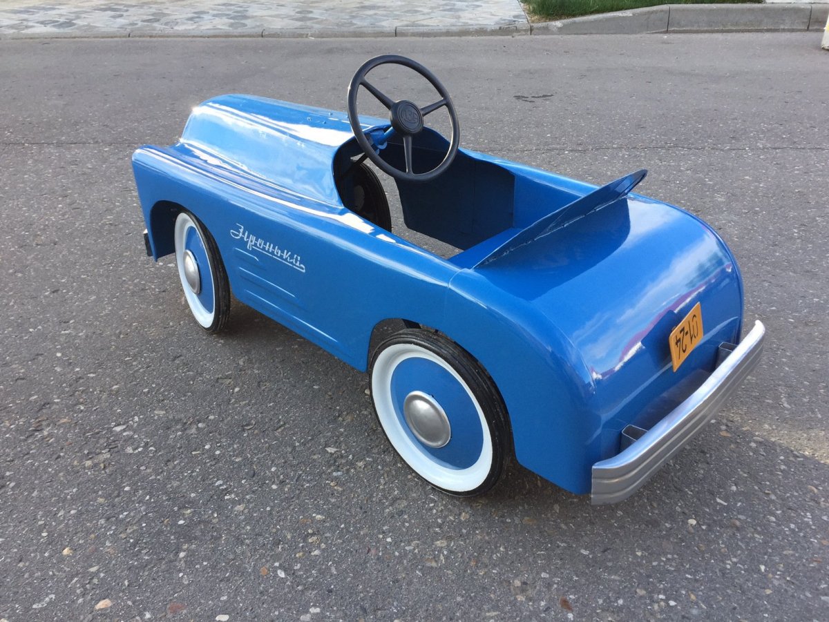 Зиронька педальная машинка