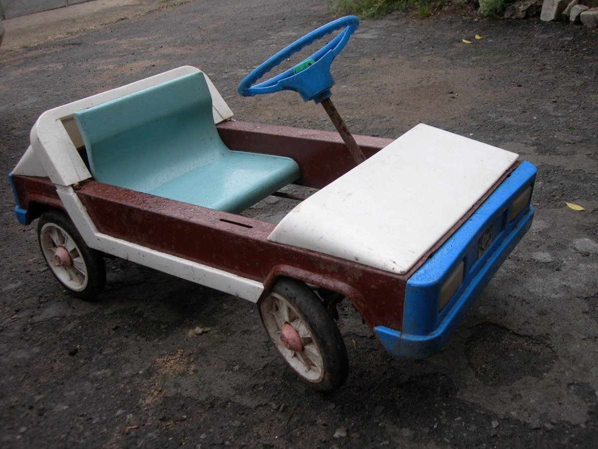 Детская педальная машинка СССР