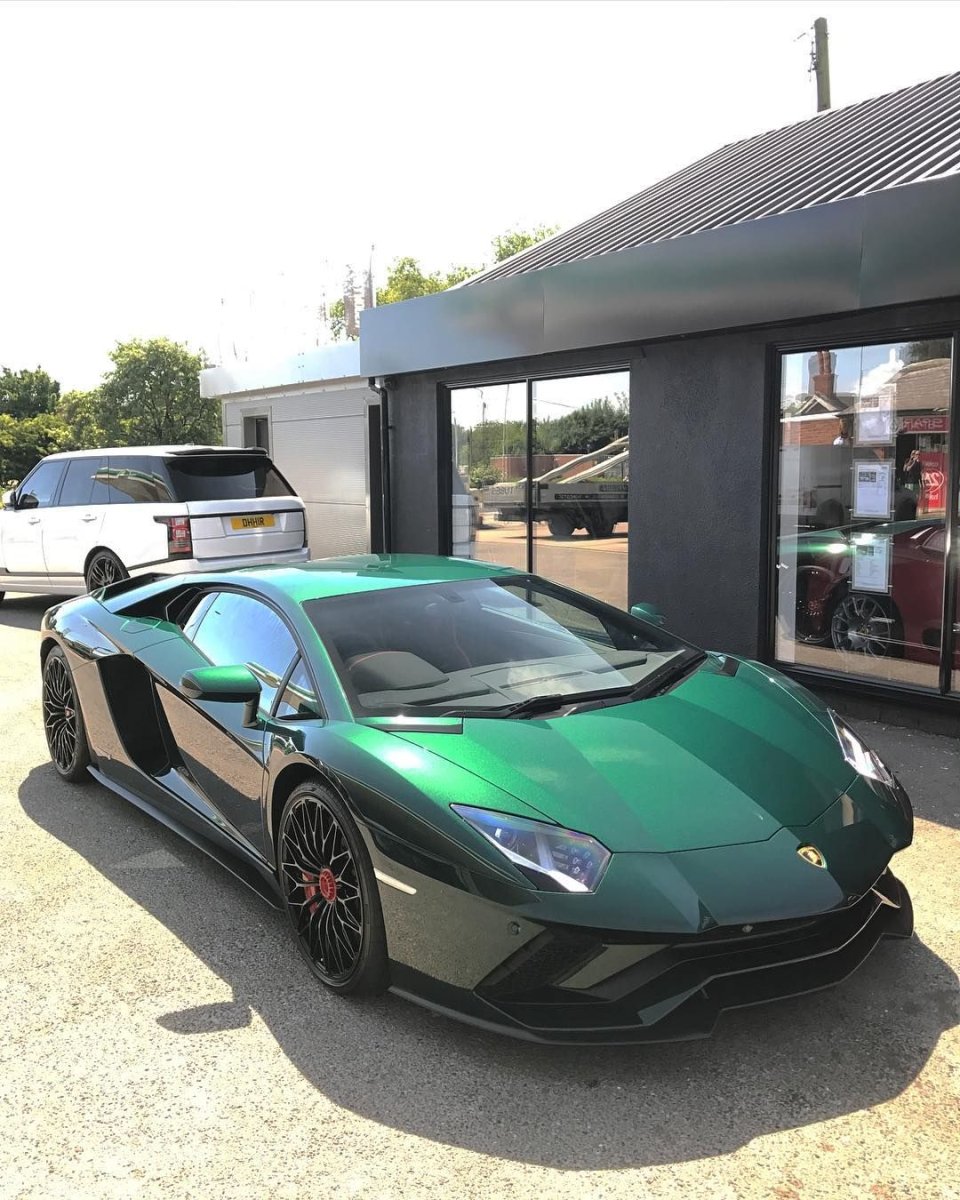 Lamborghini Aventador изумрудный