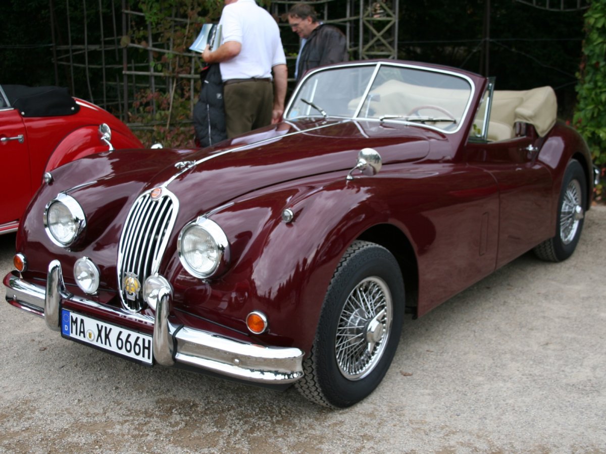 Jaguar старый XK 1