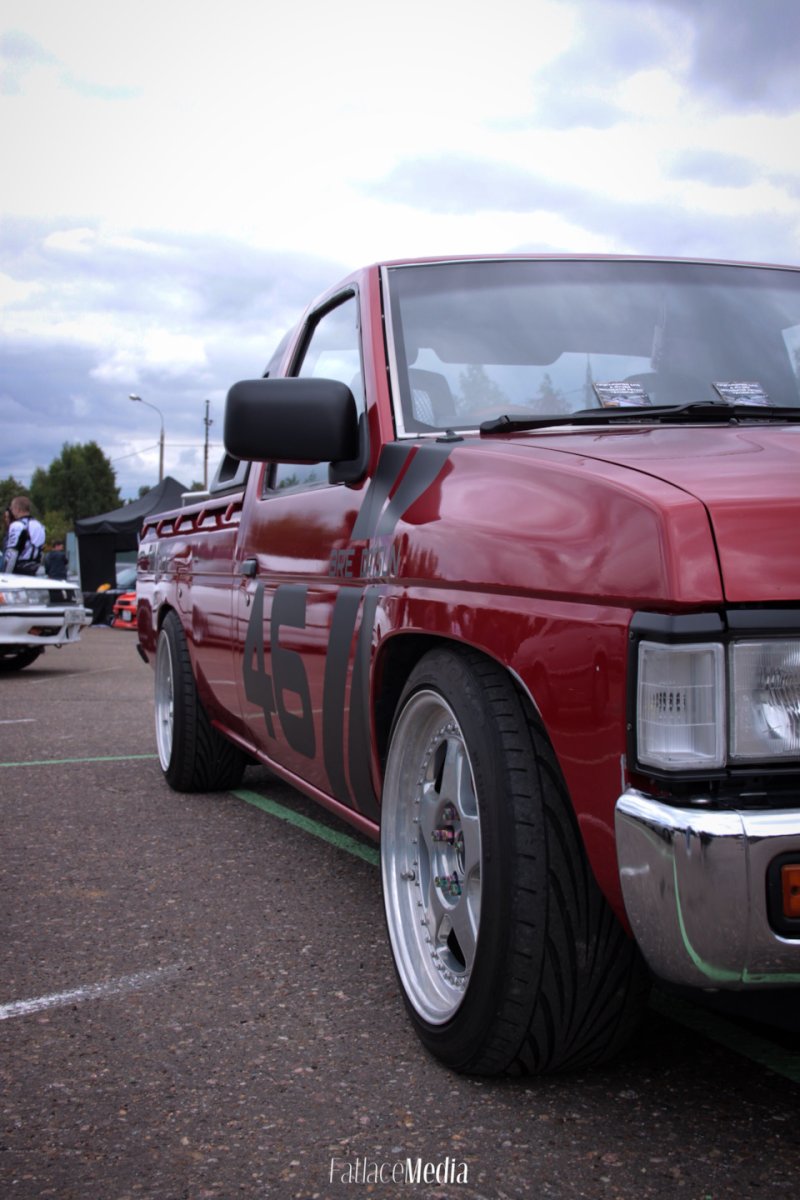 Nissan Datsun d21 stance