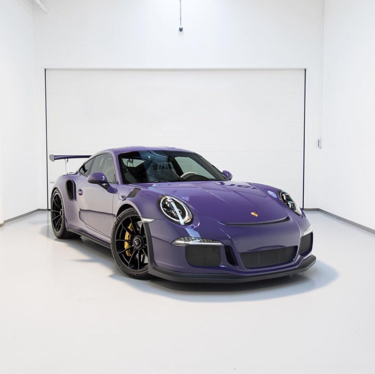 Porsche Cayman фиолетовый