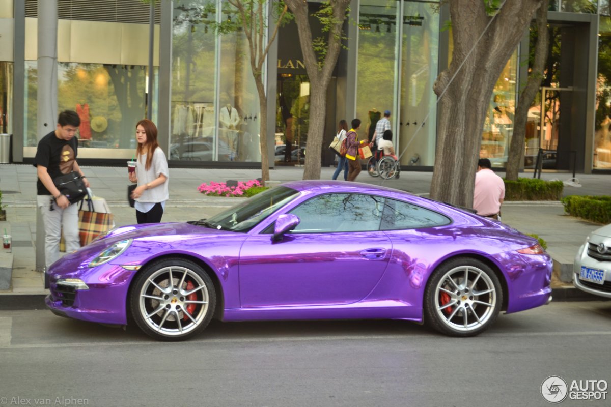Porsche 911 Carrera фиолетовая