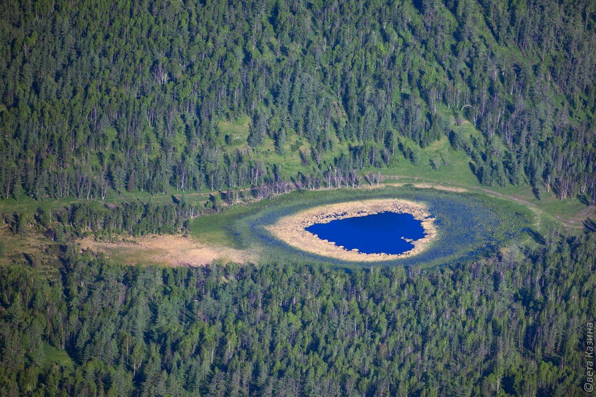 Таёжное озеро горный Алтай