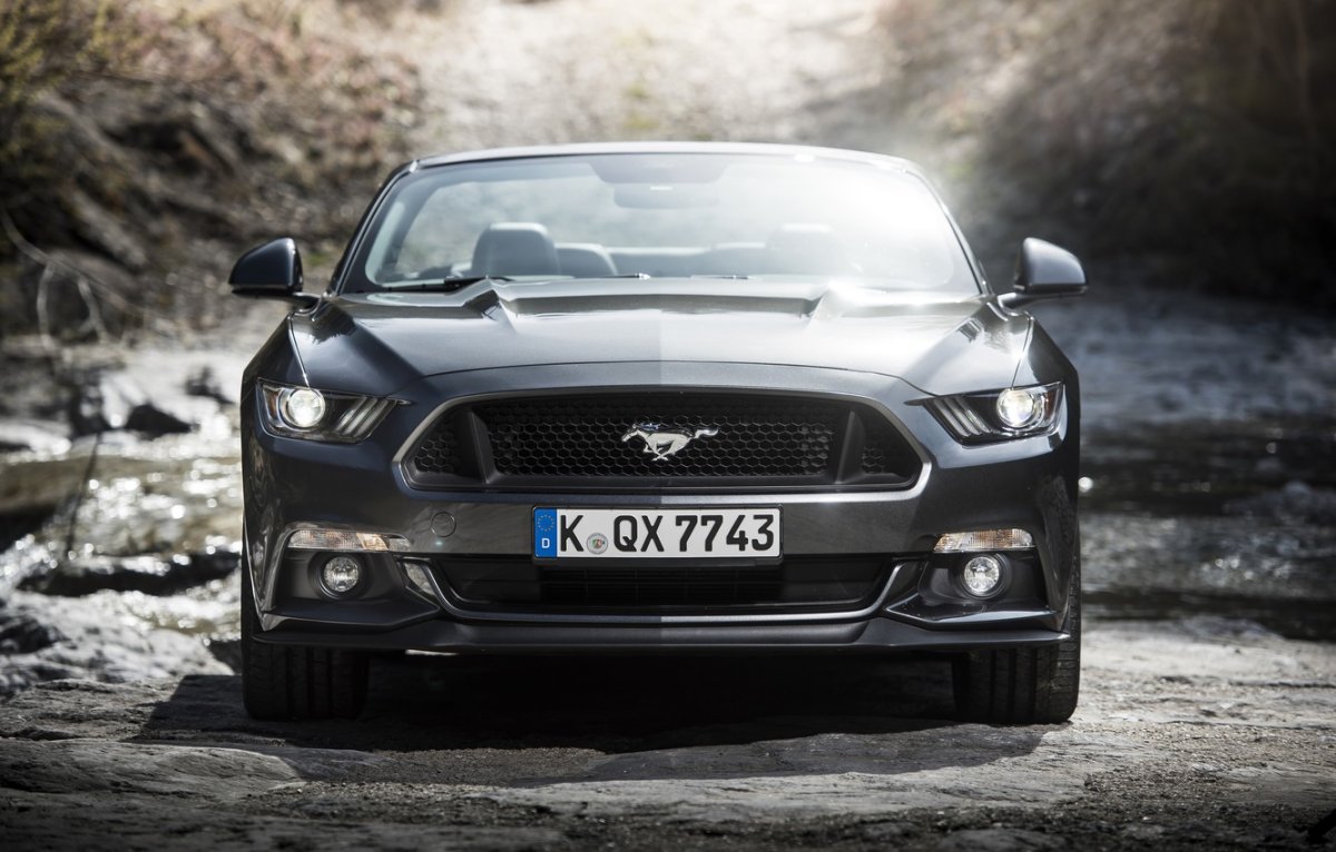 Ford Mustang gt спереди