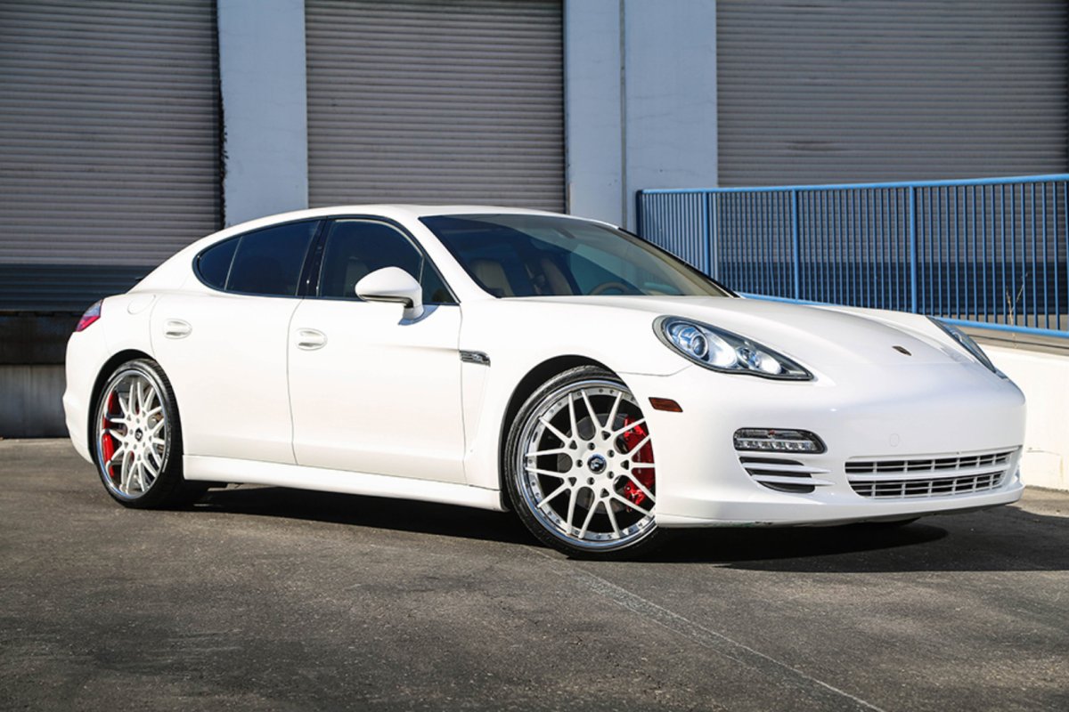 Porsche Panamera белый