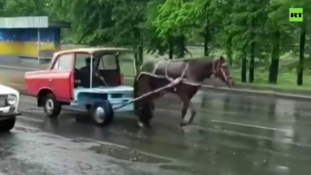Автомобиль запряженный лошадью