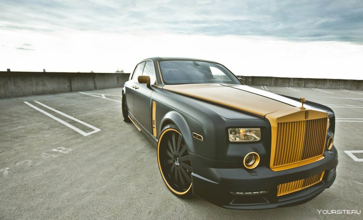 Золотой Rolls Royce Phantom