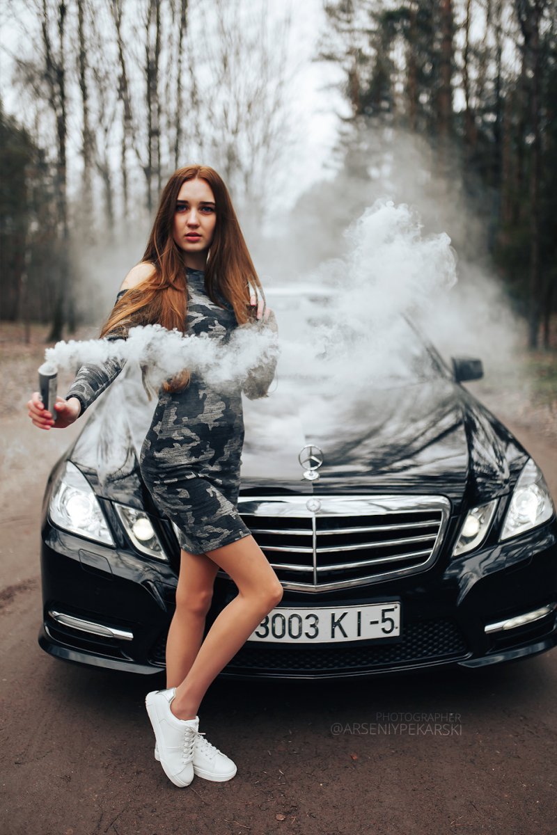 Мерседес w212 с девушкой