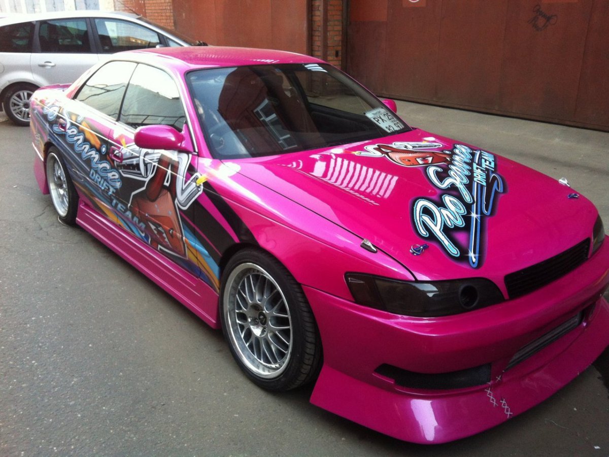 Тойота Марк 2 розовая