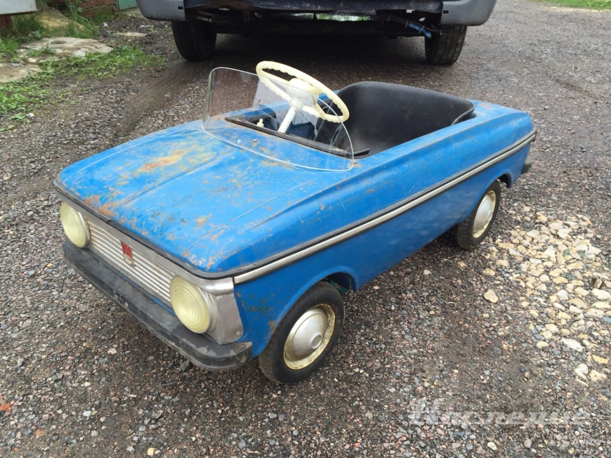 Педальная машина Москвич 2