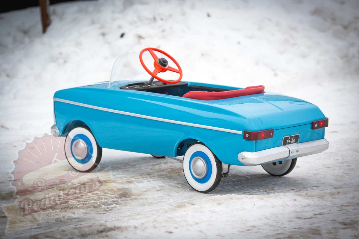 Советский педальный Москвич