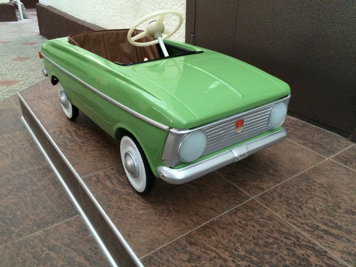 Машина марки Орленок