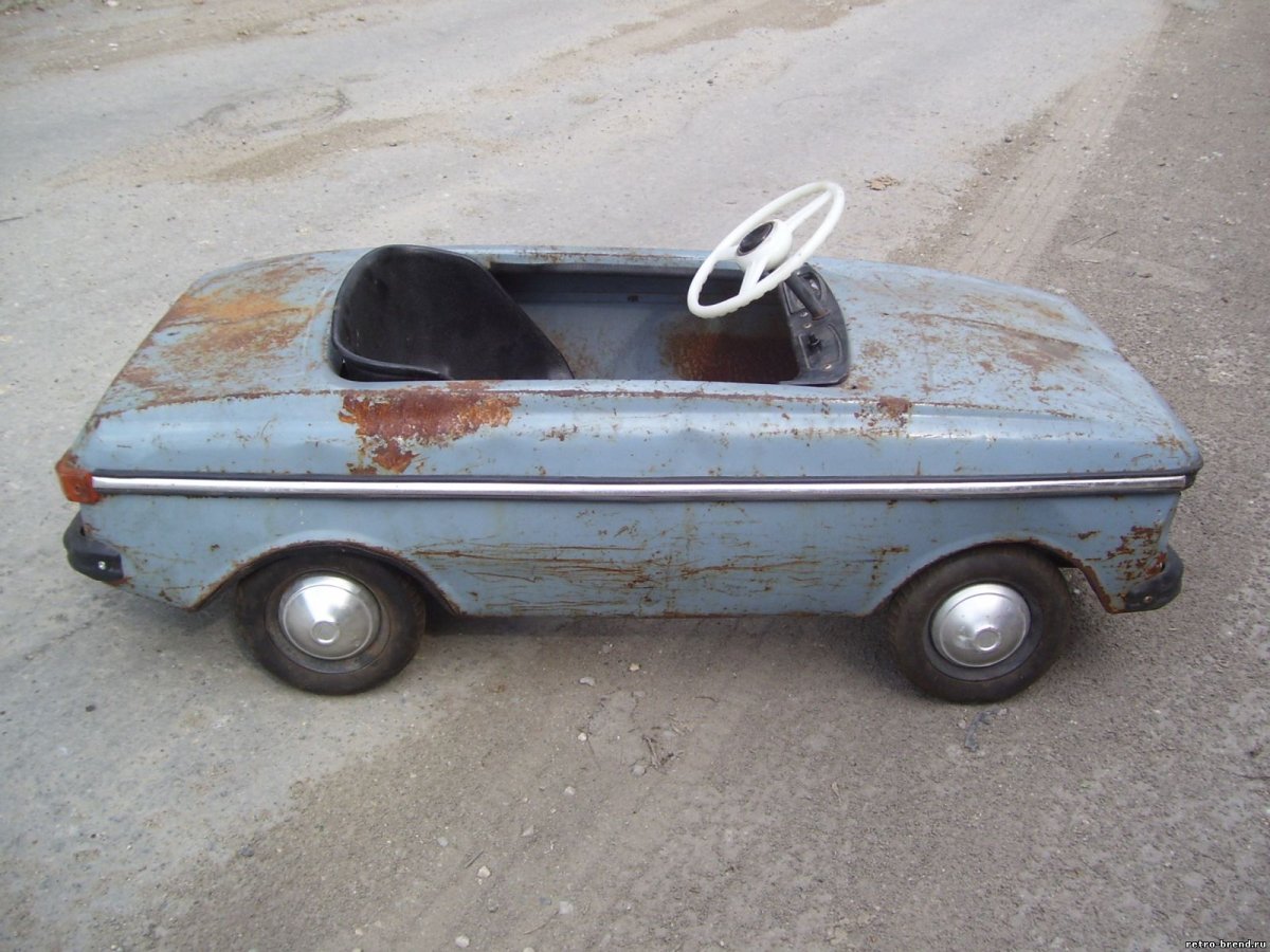 Пластиковая педальная машина СССР