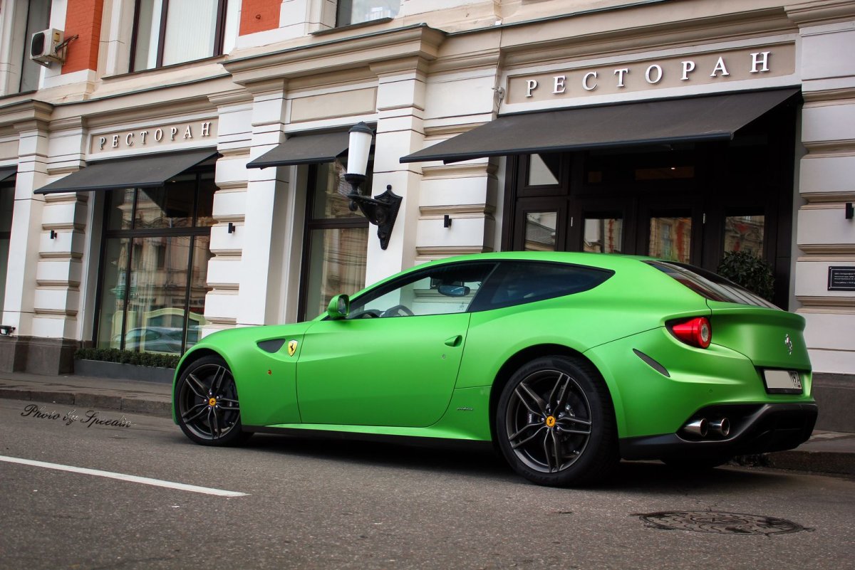 Ferrari FF зеленый