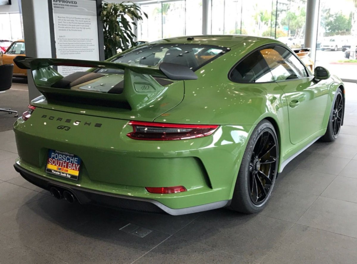 Porsche зеленый 991