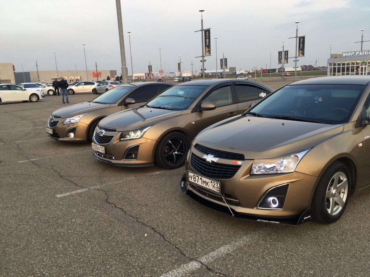 Chevrolet Cruze бежевый металлик