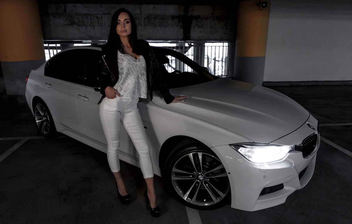 BMW f10 и девушка