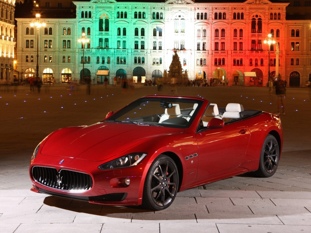 Maserati GRANCABRIO красный