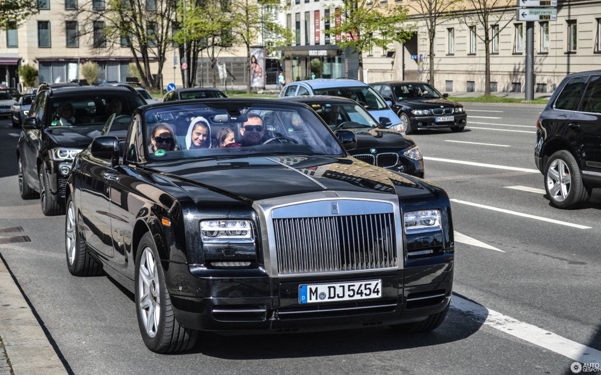 Rolls Royce Phantom кортеж