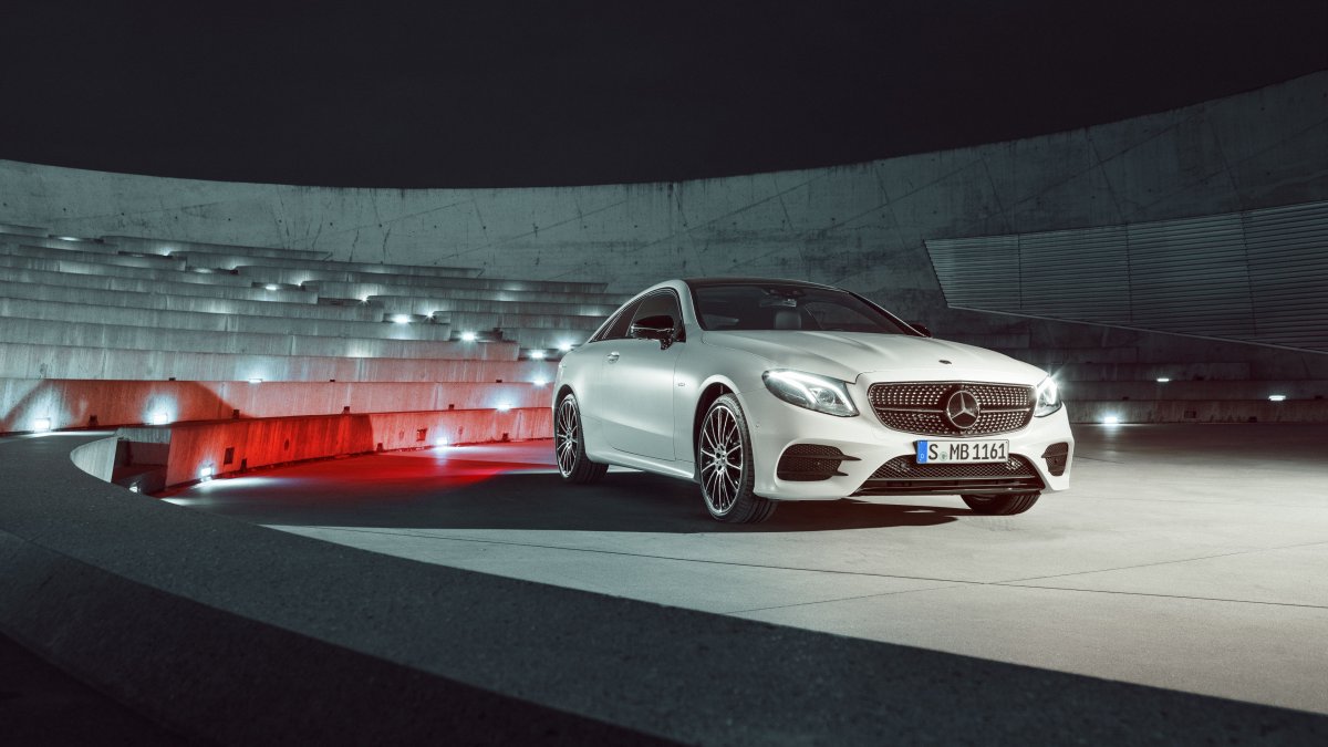 Mercedes Benz e200 Coupe на обои