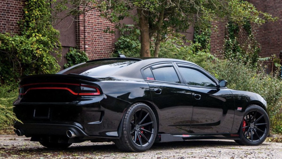 Dodge Charger 2016 черный