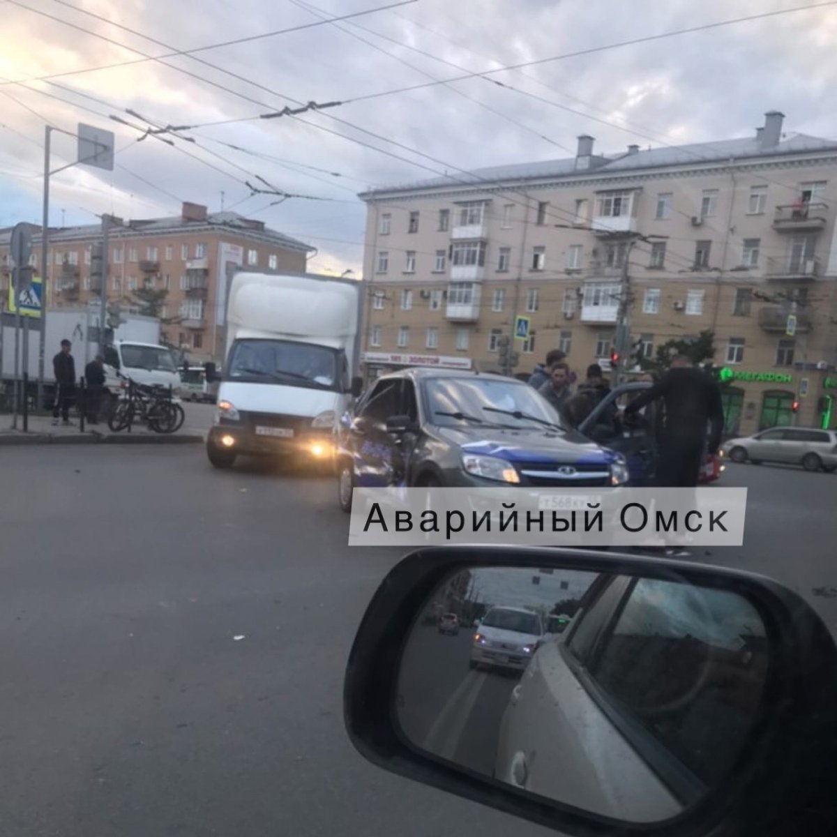 Опасный Омск авария на Омской улице вчера 25 июня