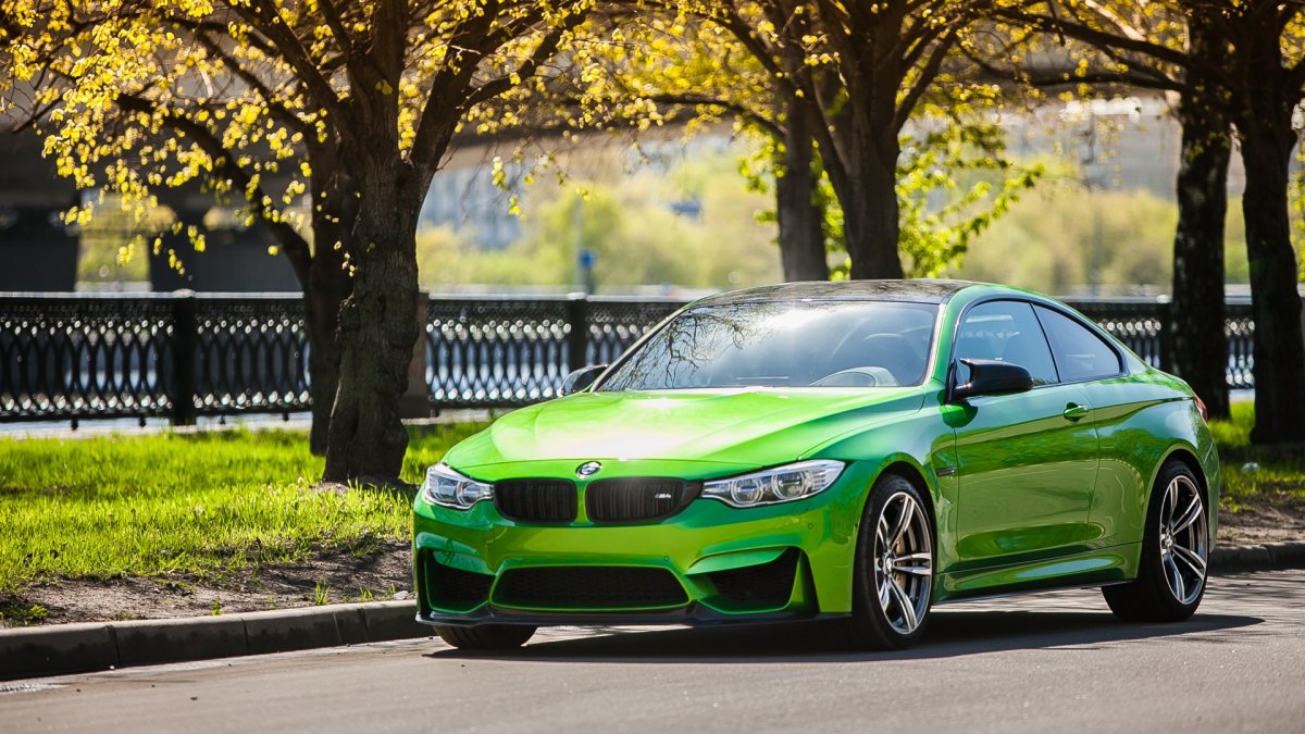 BMW m4 зеленая