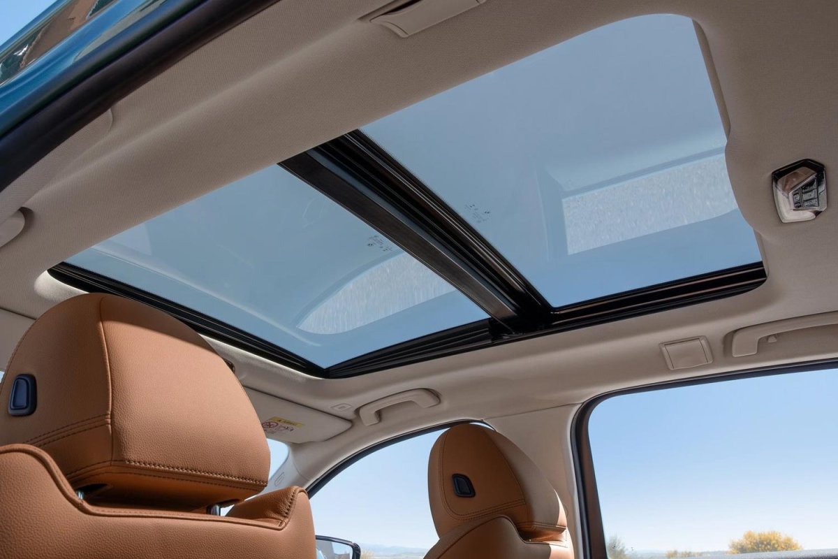 BMW x1 с панорамной крышей