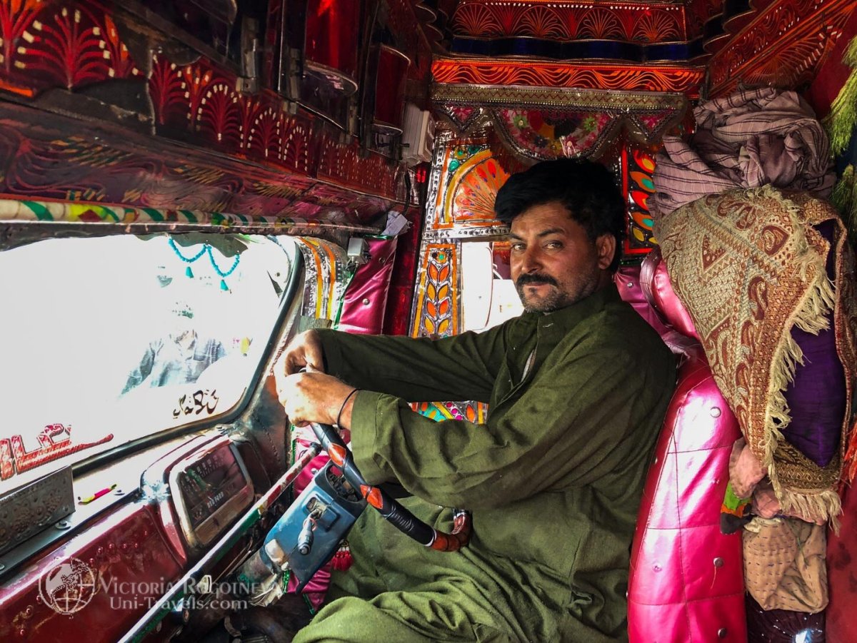 Пакистанский автобус внутри