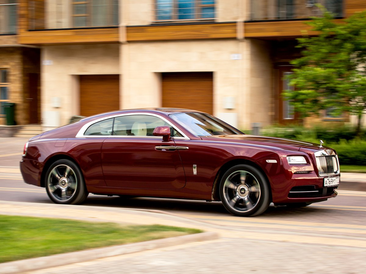 Rolls Royce Wraith бордовый