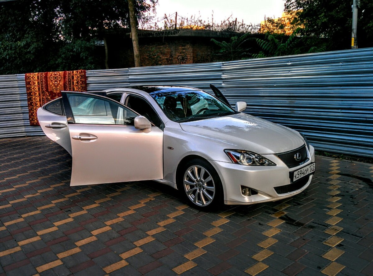 Лексус ИС 250 белый перламутр