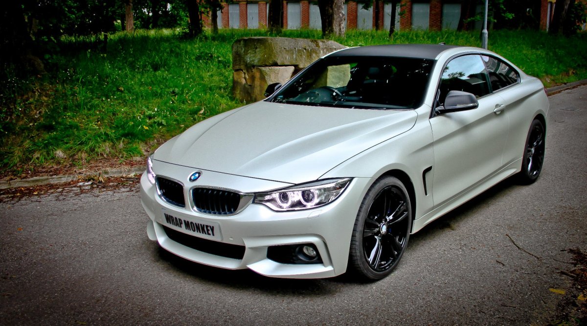 Белая матовая БМВ 4