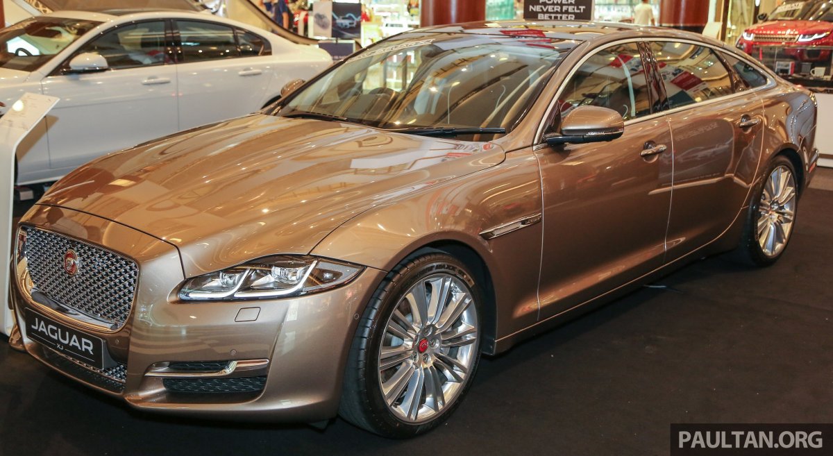 Jaguar XJ золотой