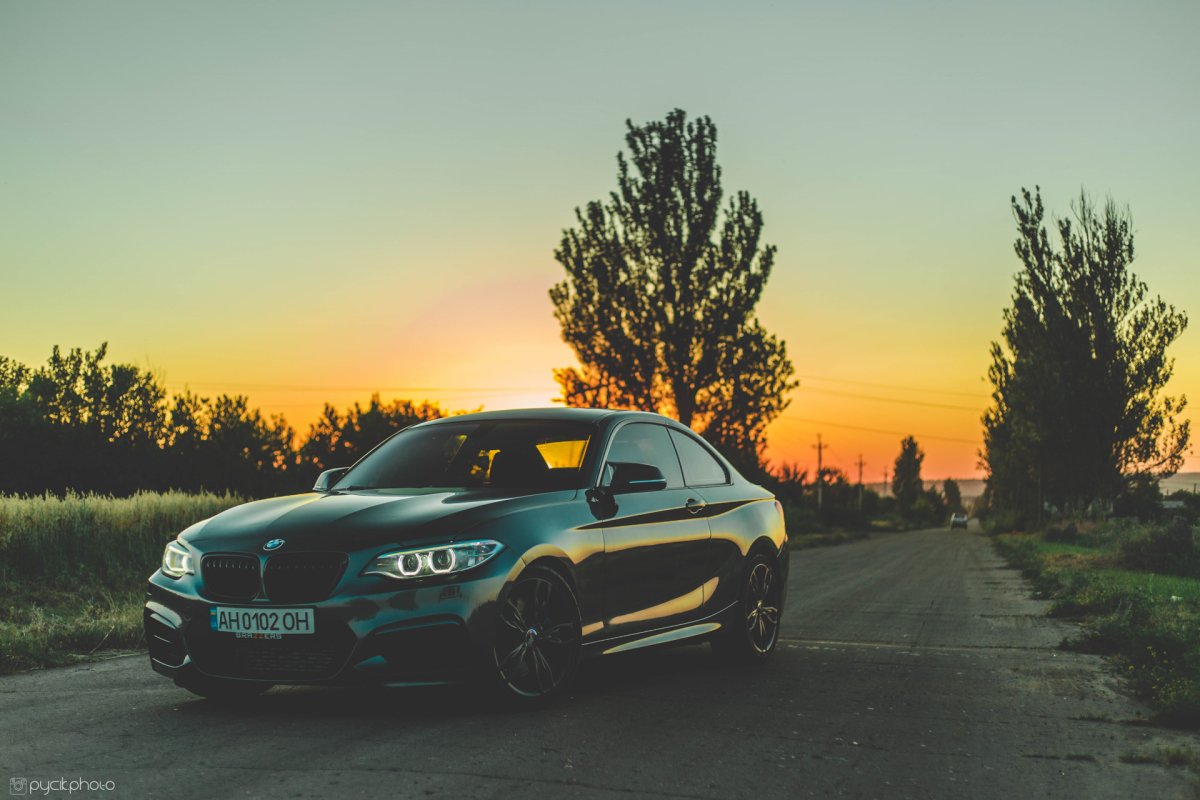 BMW на закате