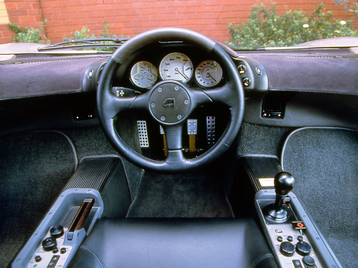 MCLAREN f1 салон